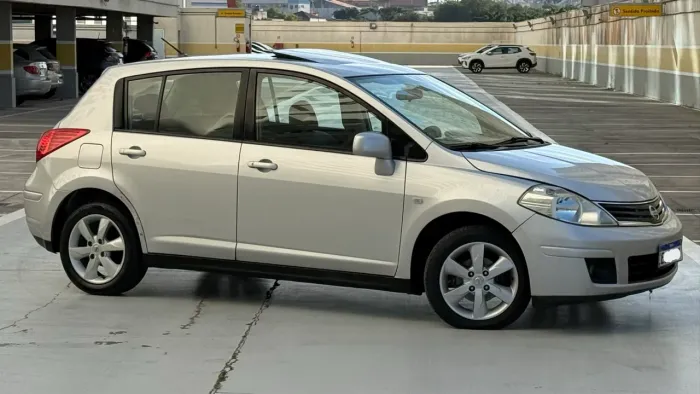 Nissan Tiida SL 1.8/1.8 Flex 16V Aut. 2011