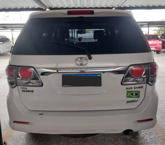 Toyota Hilux SW4 SRV D4-d 4X4 3.0 TDI Dies. AUT 2014