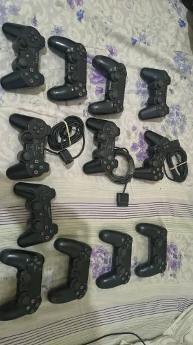 Lote controles PS2, PS3 e ps4 LEIA DESCRIÇÃO envio olx