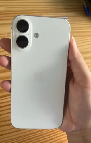 iPhone 16 de 128GB. Um mês de uso troco por iPhone 17