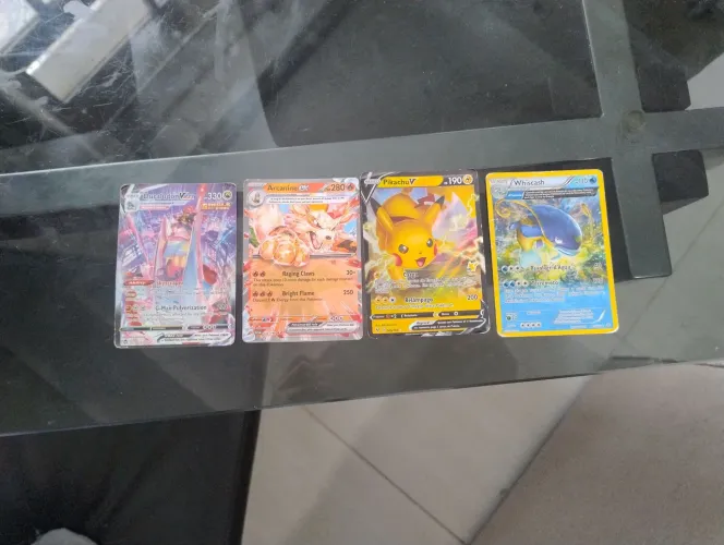 4 cartas pokémon por R$350,00 reais