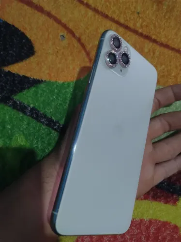 iPhone 11 pro Max ,todo original ? Face id ? Chip ? câmeras ? iCloud Livre ? bateria 74% ?