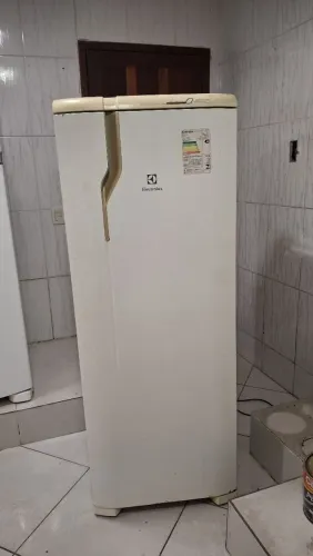 Geladeira Eletrolux RFE39 para RETIRADA DE PEÇAS