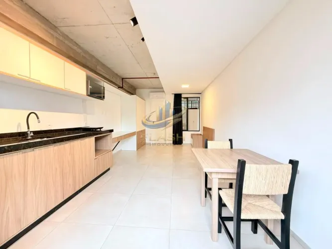 Locação anual Studio semi-mobiliado Centro Balneário Camboriú
