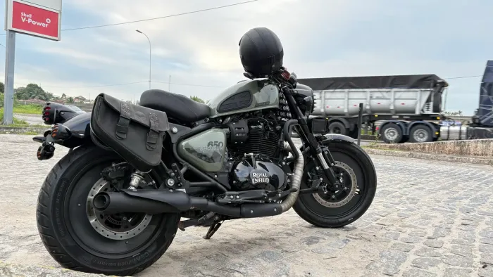 Shotgun 650 customizada