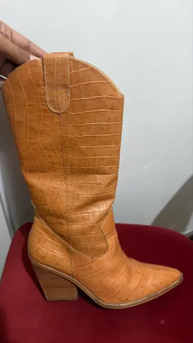 Bota Luiza Barcelos 37
