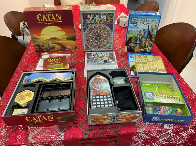 Combo! Carcassone, Catan e Sagrada - jogos de tabuleiro o