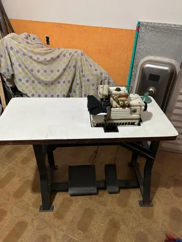 Máquina Costura Singer Star Industrial Overlook 220v com mesa