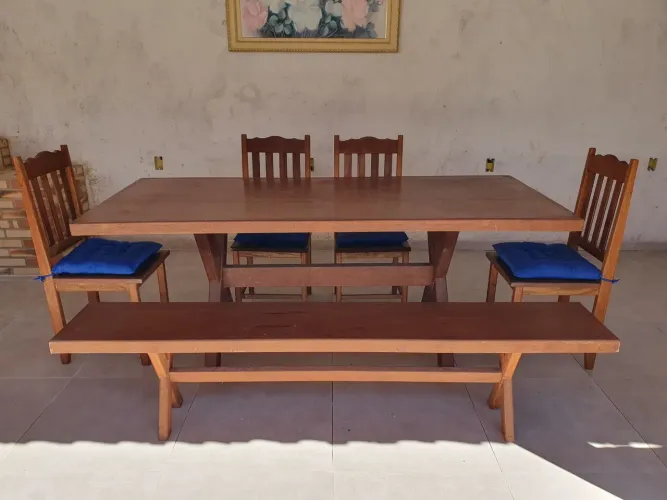 Mesa 4 cadeiras 1 banco de madeira angelim pedra
