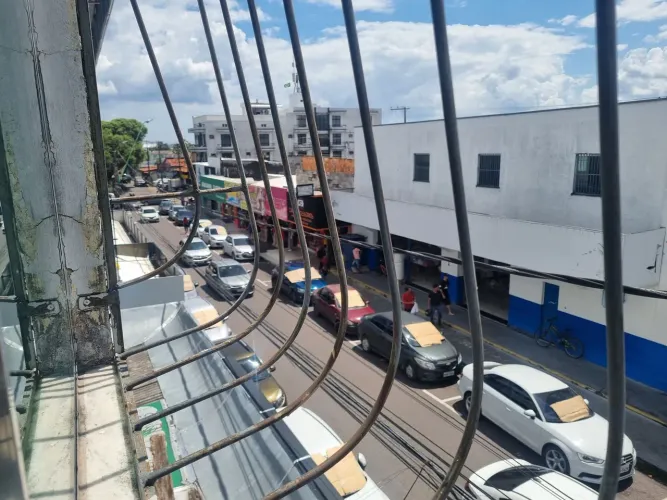 Aluga-se excelente espaço com duas salas na rua do comercio Pq 10 Manaus Am