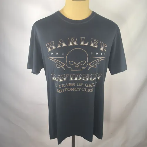 Camiseta Harley Davidson GG masculina preta com estampa comemorativa 110 anos da marca 