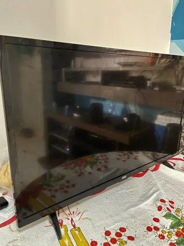 Tv smart 32 polegadas [Tela Danificada]