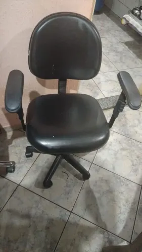 Vendo cadeira de escritório giratória