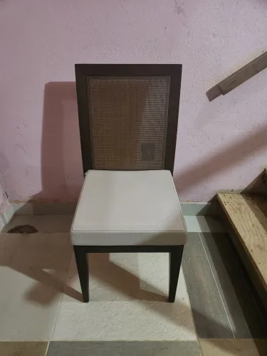 Conjunto de cadeiras em madeira maciça 