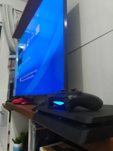 Ps4 Slim novinho HD 1TB com controle
