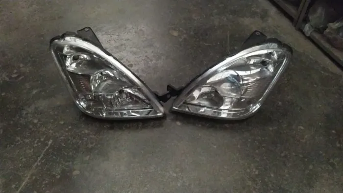 Farol Iveco Daily 2008 ate 2020