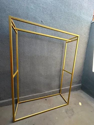 Arara de Roupas Dourada - 2,00m x 1,46m