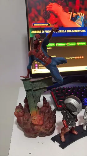 Bonecos Colecionáveis Originais Marvel/Anime - Novos e Excelente Estado