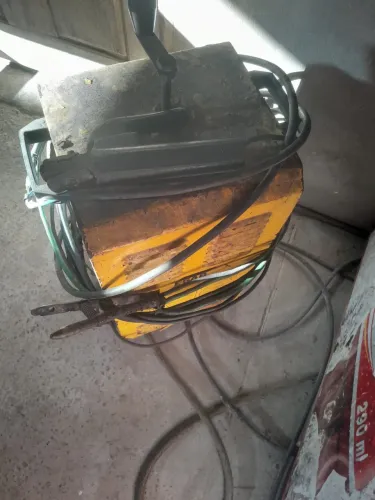 Vendo máquina de solda Esab 