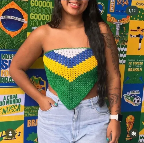 Cropped de crochê feito à mão, disponível à pronta entrega!