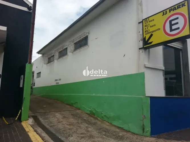 Terreno disponível para locação no bairro Centro em Uberlândia-MG