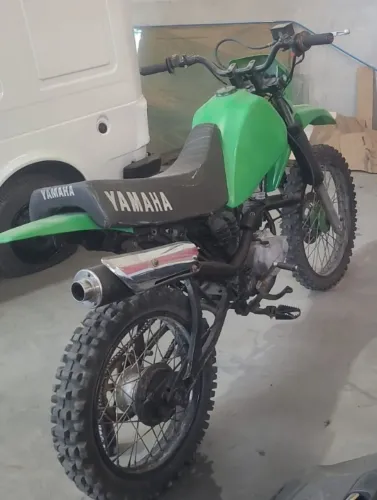 Vendo DT de trilha, motor 150 com nota, partida elétrica  e pedal.