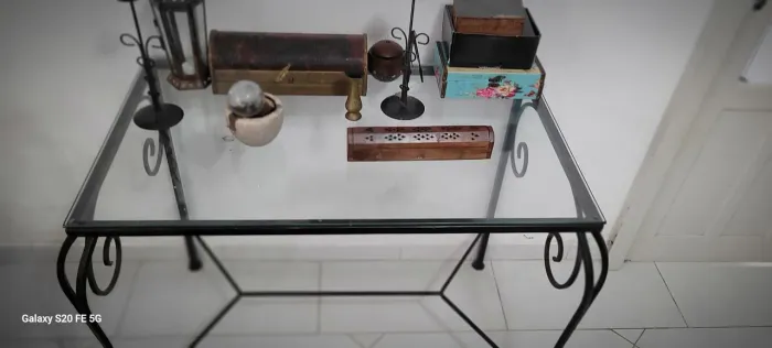 Mesa/aparador de ferro e vidro