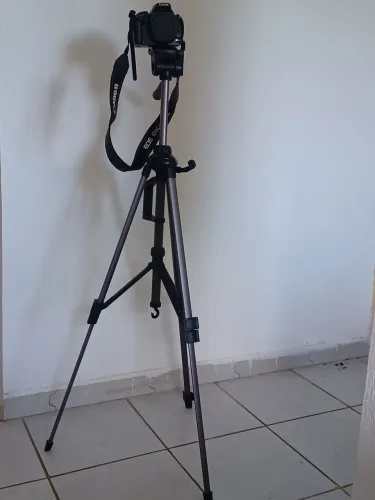 Tripé para câmera fotográfica profissional, Vanguard, usado.