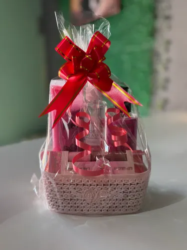 Cesta de produtos de beleza ( Dia dos Namorados)