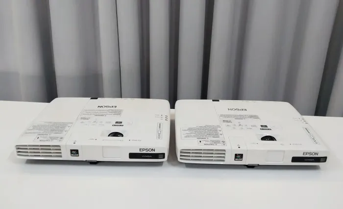 2 projetores Epson 3.000l WXGA HD NATIVO SUPORTA FULL HD COMPACTO PARA AMBIENTE ILUMINADO