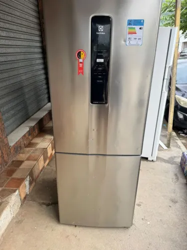 VENDE SE GELADEIRA FUNCIONANDO