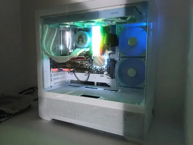 Vendo PC Ryzen 7 5700G 32GB 3200MHz Ram  RGB NVMe 1TB Wate cooler  360 White Sakura RGB.