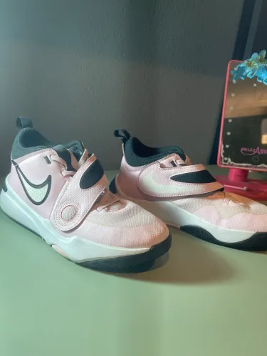 Tênis Nike rosa tamanho 37 