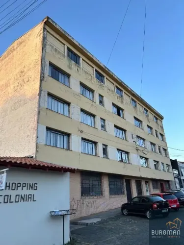 Prédio Comercial e Residencial com 1.048 m² de área construída, sendo 6 apartamentos de 13