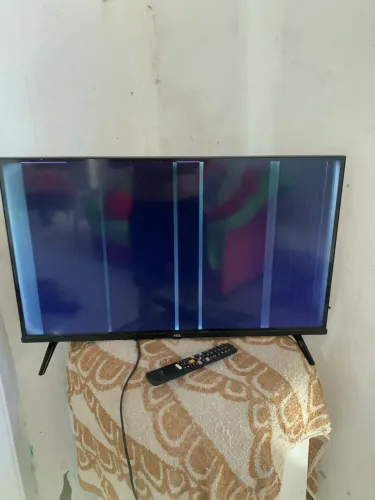 SMART TV TCL 32? com Defeito na Tela - Ideal para Conserto ou Peças