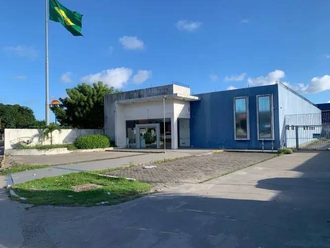 Imóvel para aluguel tem 610 metros quadrados em Serraria - Maceió - AL