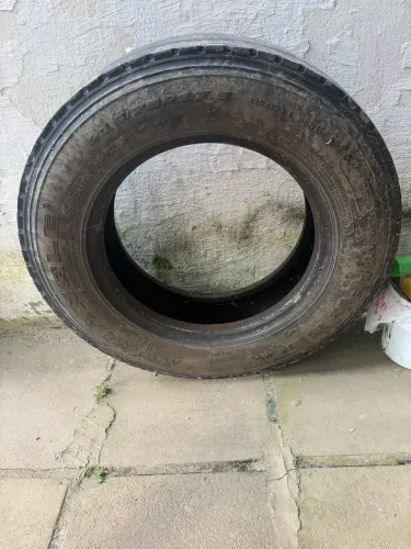 Vendo carcaça 215 75 17.5