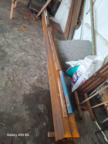 Postes 100 X 100 aço tenho 4 de 6 metros