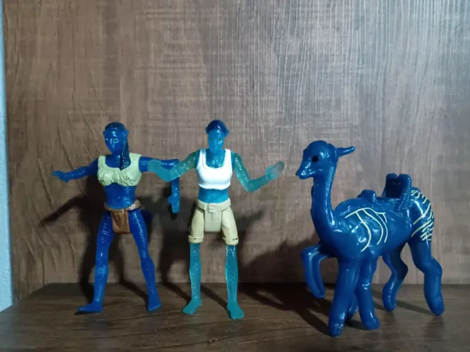 3 bonecos avatar McDonald's usados na condição das fotos