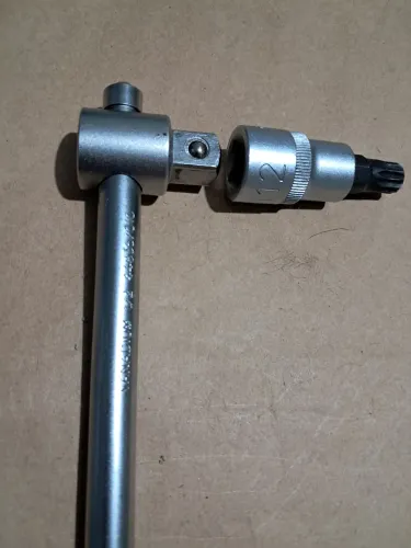 Cabo T 10 + Chave soquete M12 multidentada encaixe  1/2 RINX12 Robust Vanadium para torque