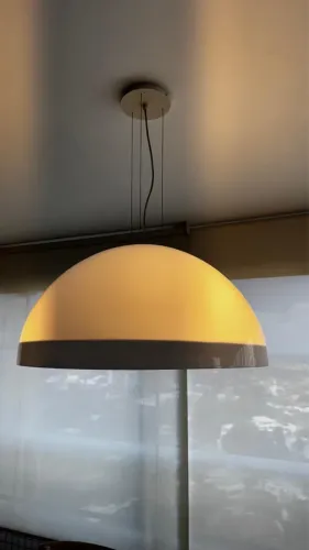 Luminária pendente branca em acrílico - design moderno