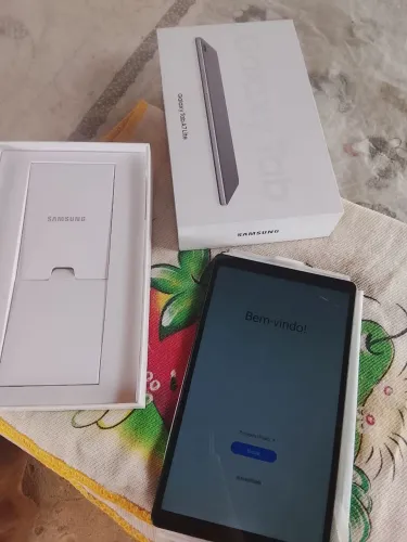 Vende-se tablet novinho na caixa de 64 gigas pegar chip tudo certinho