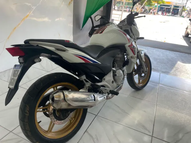 HONDA CB 2015