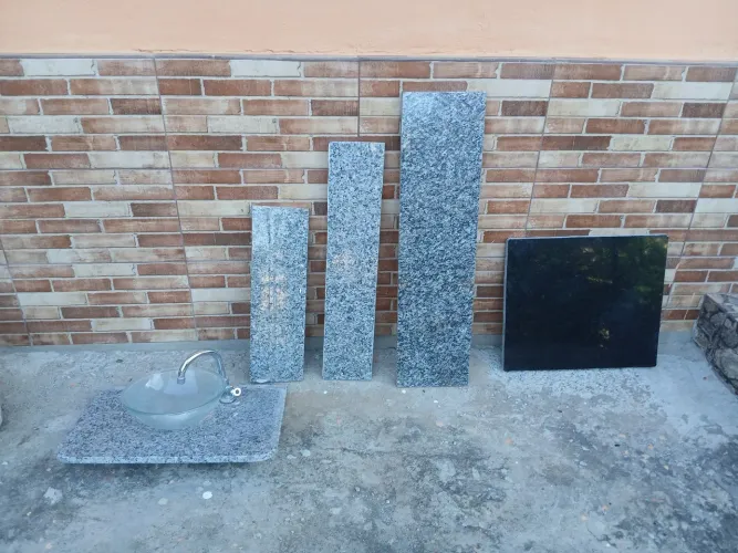 Vendo pedras de mármore, pia para banheiro e pia para cozinha