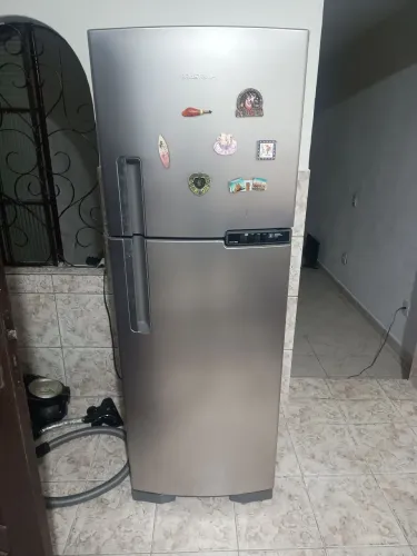 Geladeira Brastemp Frost Free inox, 2 portas, 375 litros, estado de nova 