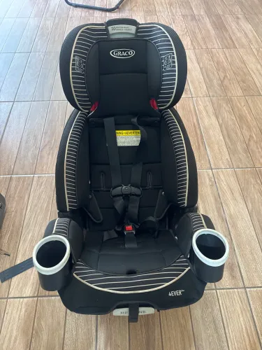 Cadeirinha Graco 4ever usada.