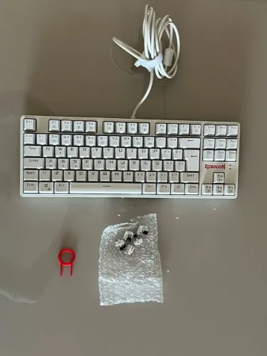 Teclado mecânico Redragon Daksa K576W-R RGB branco