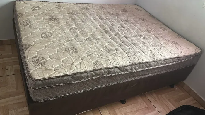 Vendo cama de casal box , somente interessados dispenso curiosos mais informações PV