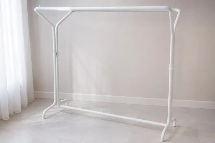 Arara de pé branca