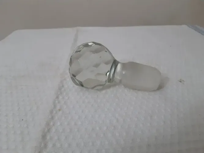 Tampa de cristal facetada para garrafa